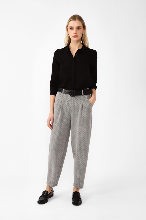 Pantalon droit avec motif abstrait, poches américaines et pinces